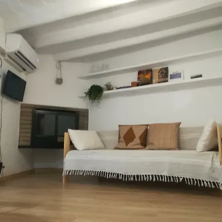 Olivia V تاراغونا